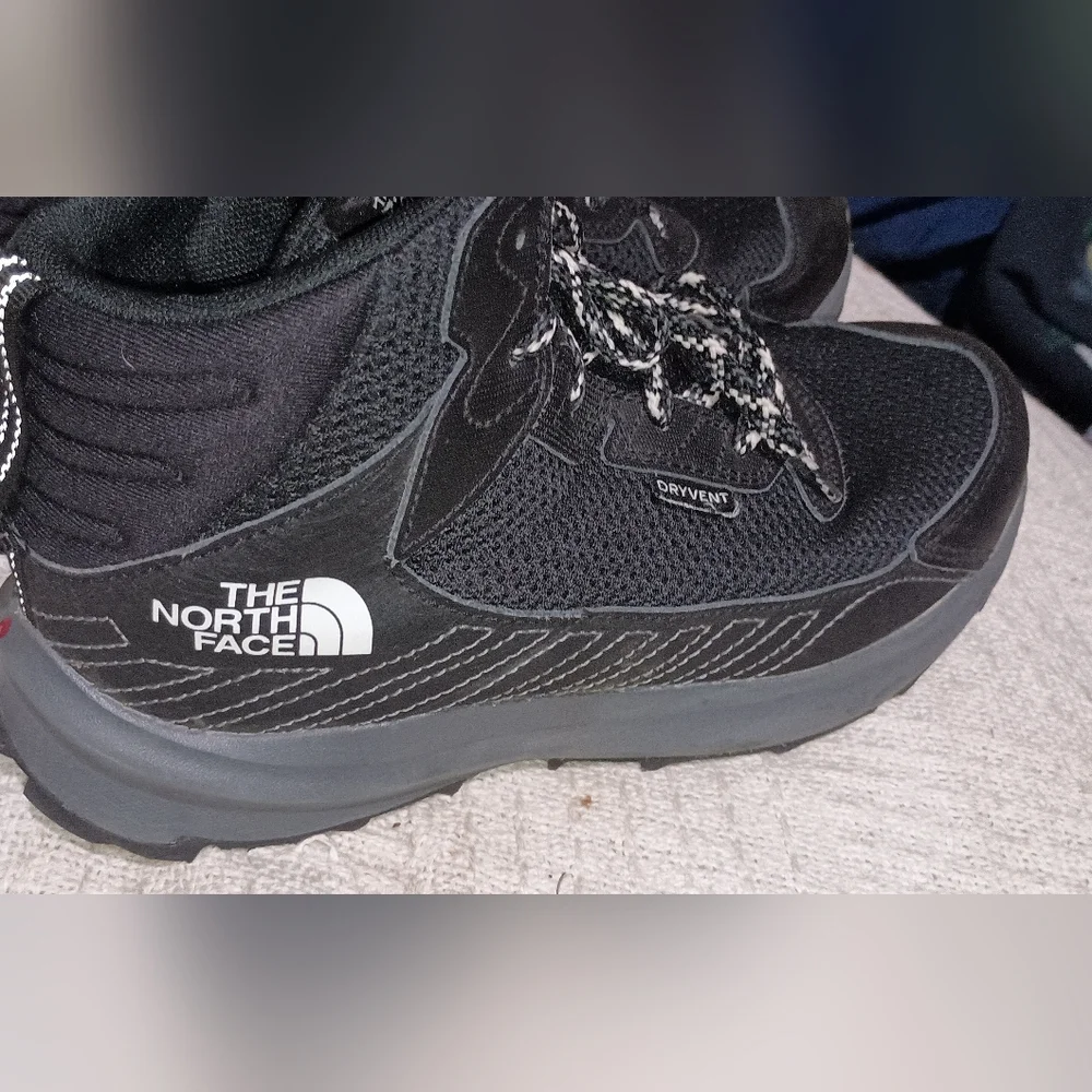 The North Face Youth Fastpack Hiker Mid Waterproof Boots Youth 6 Black
